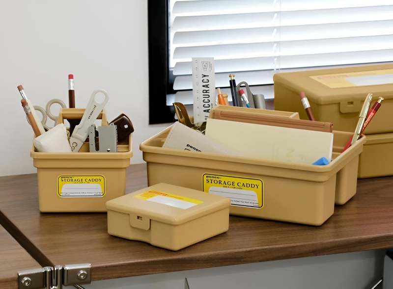 Storage Caddy S di Penco: Piccolo contenitore con manico e divisori interni compatto, impilabile, disponibile in colori nostalgici